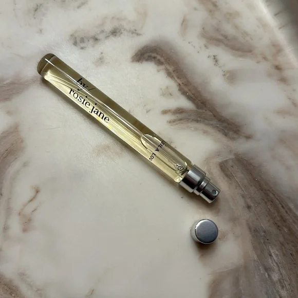 Leila Lou by Rosie Jane Perfume Travel Spray - Picture 4 of 4